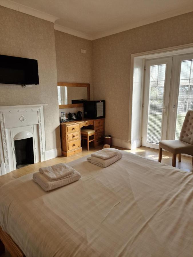 ローアーン Broadway House Bed & Breakfast エクステリア 写真