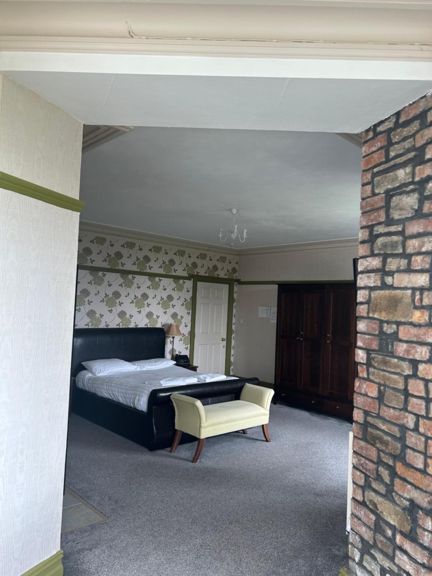 ローアーン Broadway House Bed & Breakfast エクステリア 写真